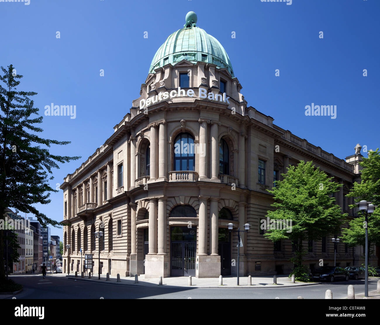 Deutsche Bank und Deutsche Bank, Essen, Ruhrgebiet Region, North Rhine-Westphalia, Deutschland, Europa Stockfoto