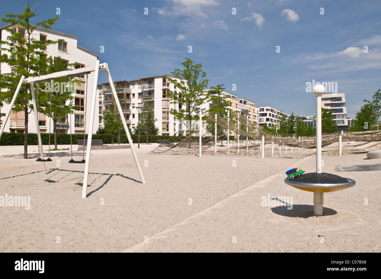 Neue, große und moderne Spielplatz in ein neues Anwesen, Arnulfpark, München, Bayern, Deutschland, Europa Stockfoto