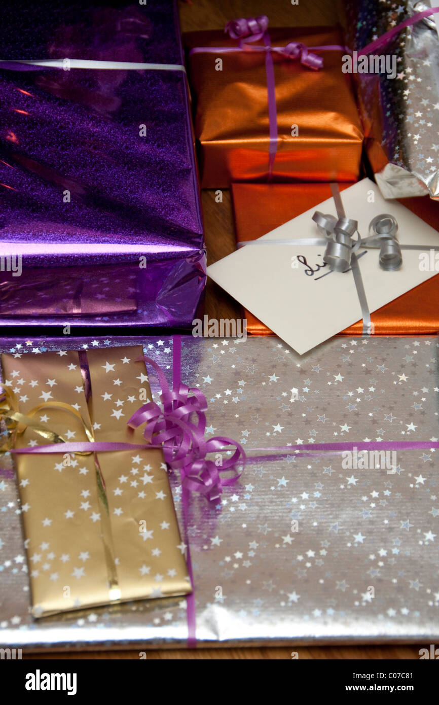 Weihnachtspakete, Weihnachtsgeschenke, Weihnachten Umschläge Stockfoto