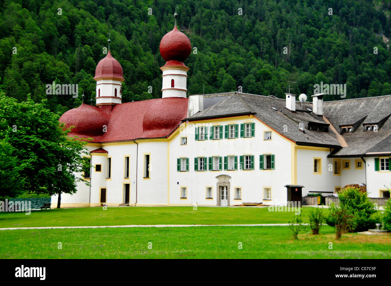 Wallfahrtskirche St. Bartholomae, 12. Jahrhundert, Königssee See, Nationalpark Berchtesgaden Alpine Nationalpark, Bayern Stockfoto