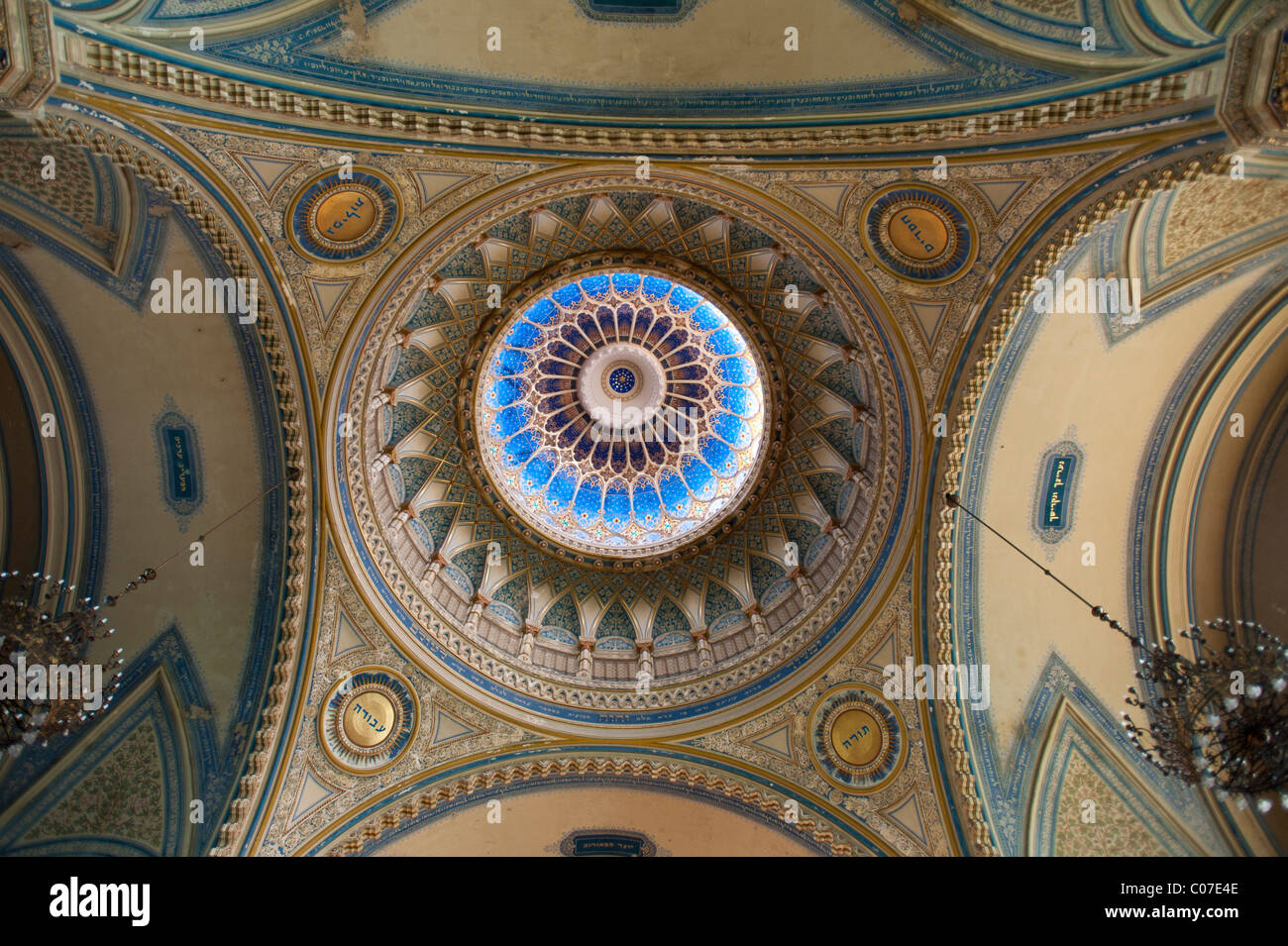 Fenster-Kuppel in der Synagoge, Szeged, Ungarn, Europa Stockfoto