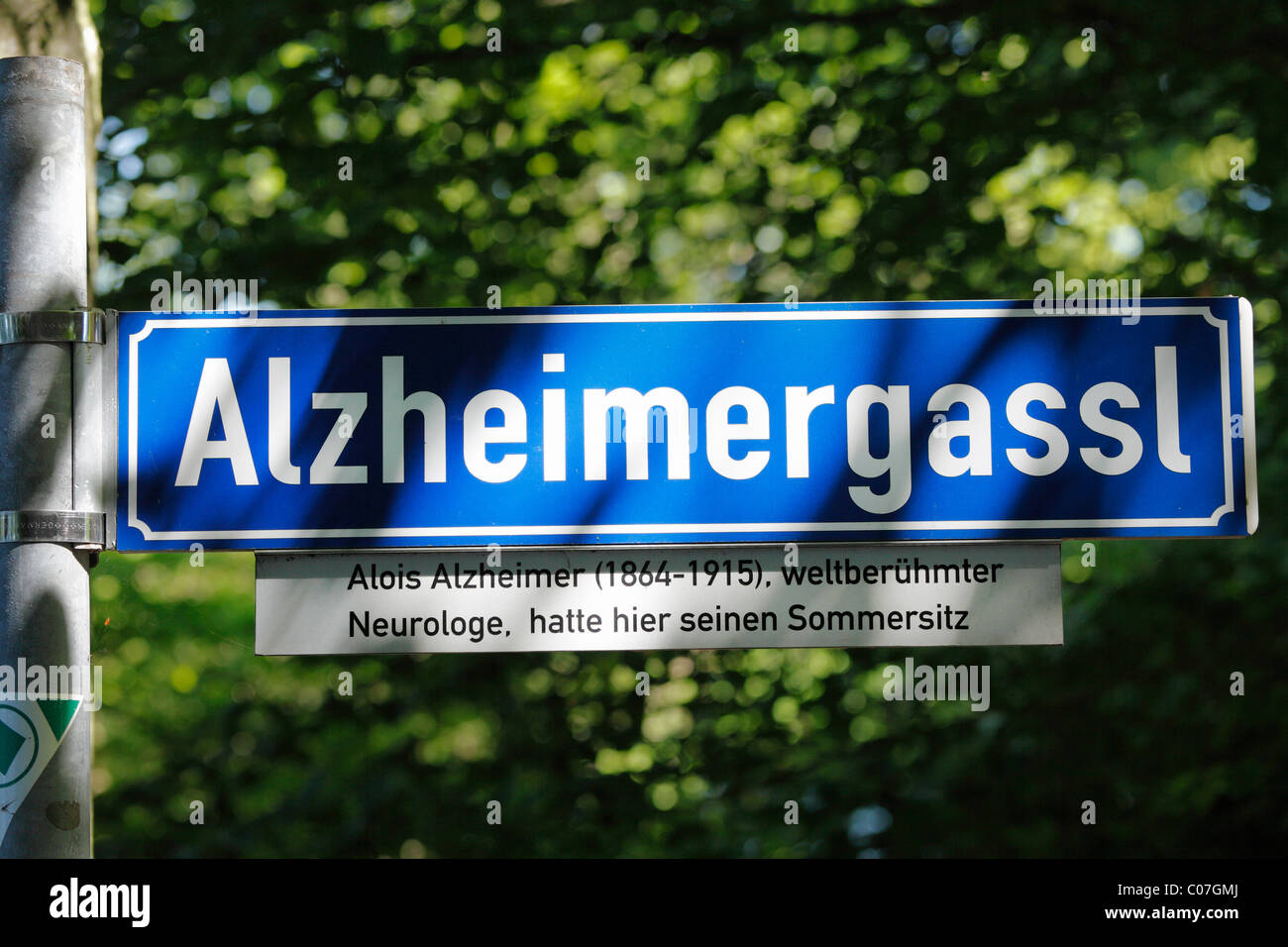 Straßenname Alzheimergassl zu Ehren von Alois Alzheimer, Wessling, Fuenfseenland oder fünf-Seen-Region, Bayern, Oberbayern Stockfoto
