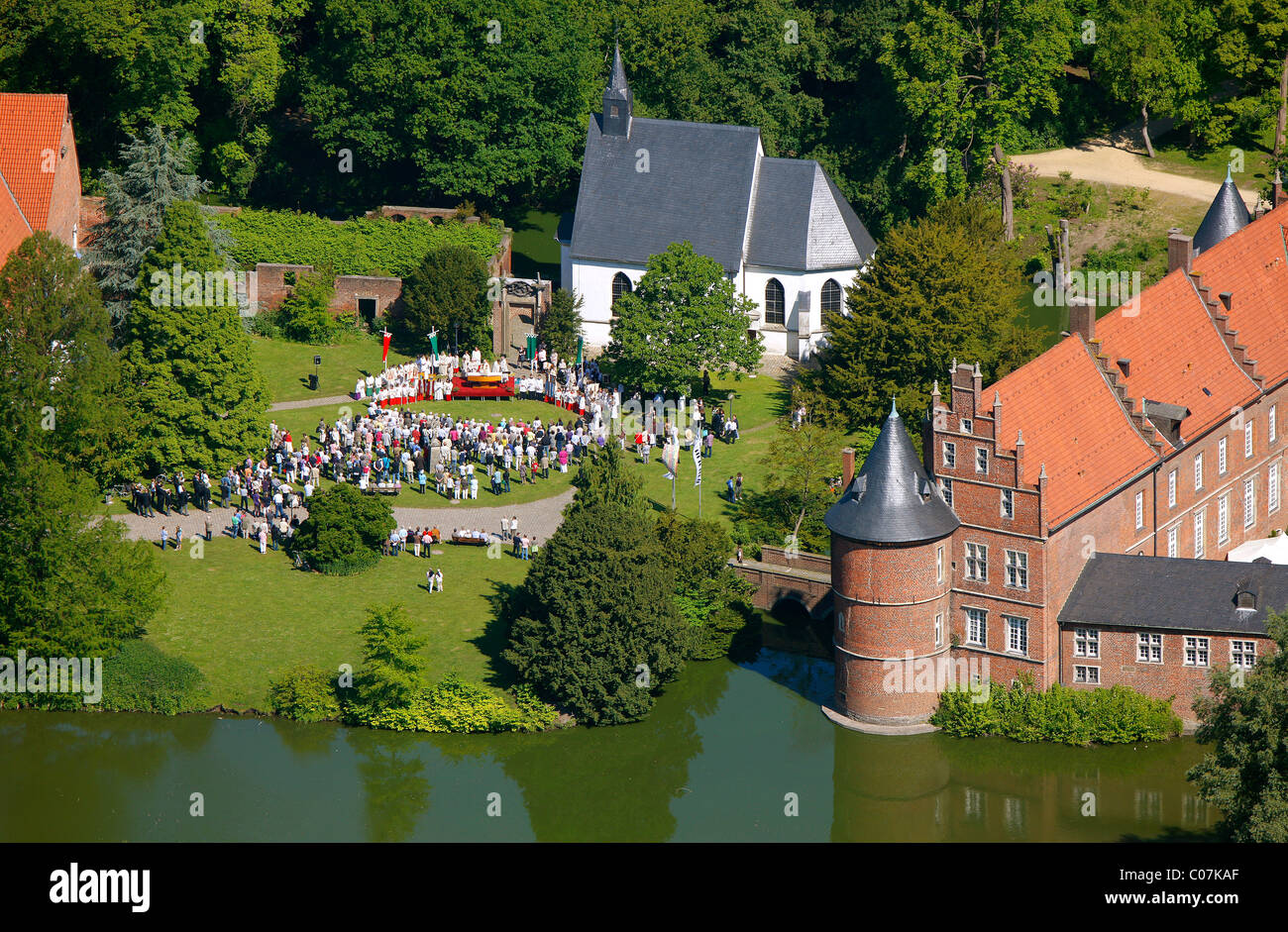 Luftbild, Open-Air Gottesdienst anlässlich des Fronleichnamsfestes Schlosspark Herten Stockfoto