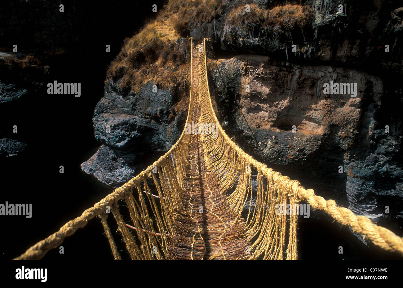 Queswachaka Suspension Brücke aus Pflanzenfasern, Ichu Rasen, über den Apurimac, Southern Peru, Südamerika Stockfoto