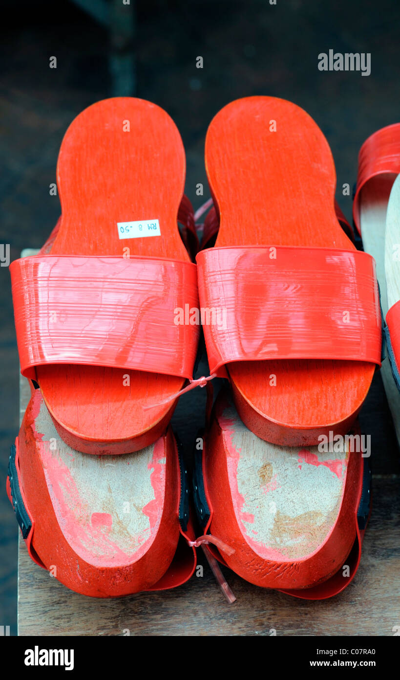 Sandalen sandalen -Fotos und -Bildmaterial in hoher Auflösung – Alamy