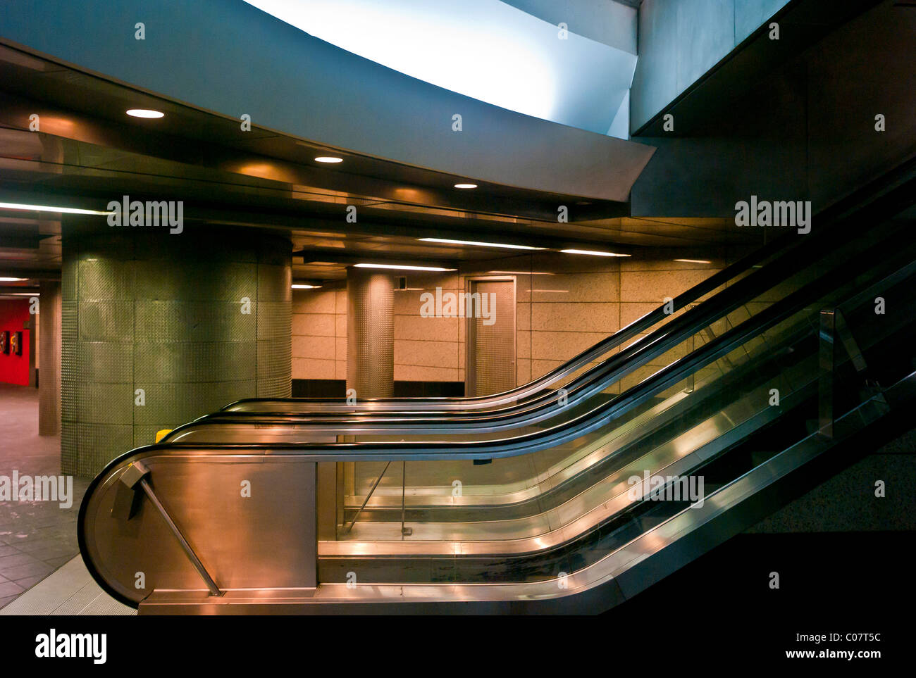 U-Bahn Station Rolltreppen in New York City USA Stockfoto
