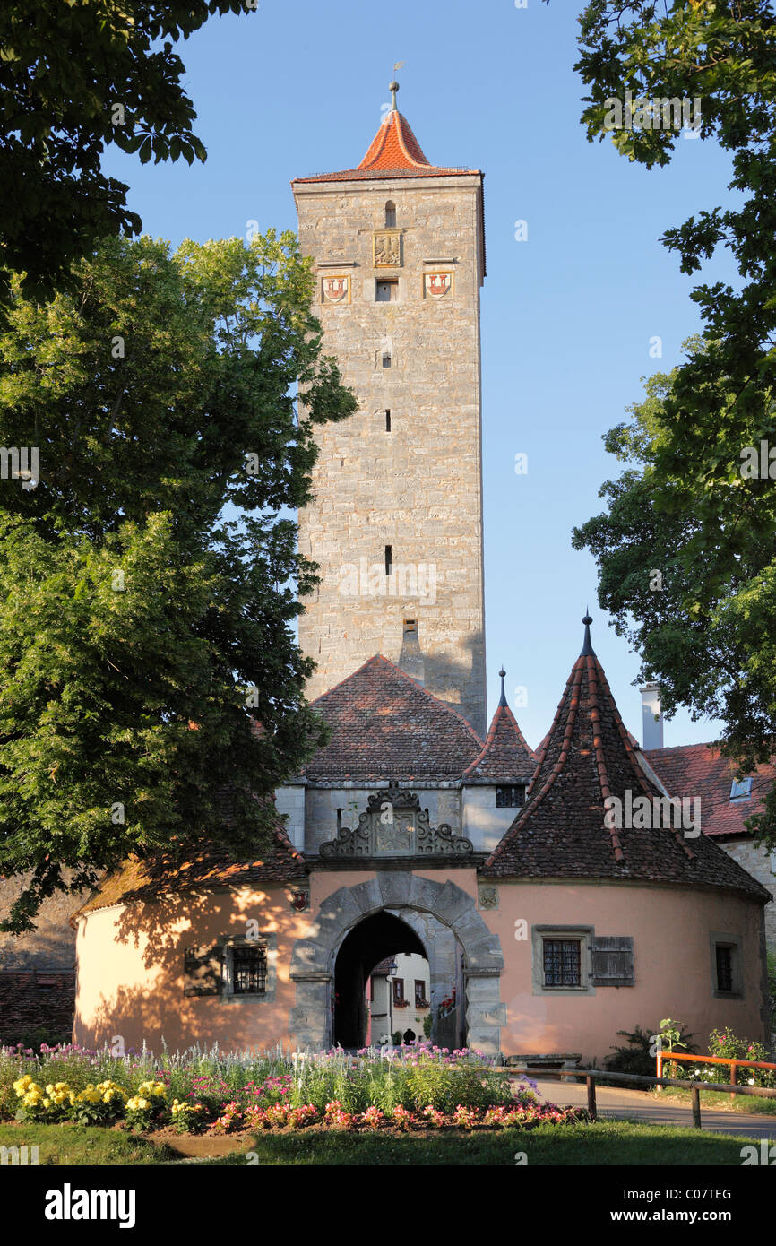 Schlossgarten und Burg Turm, Rothenburg Ob der Tauber, romantische Straße, Middle Franconia, Franken, Bayern, Deutschland, Europa Stockfoto