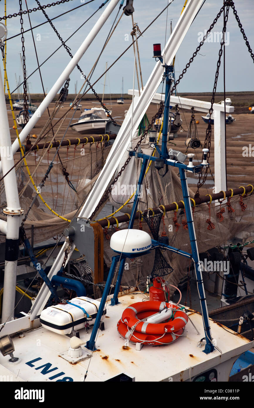 Nahaufnahme von Fischerboot rigging Ausrüstung Wells als nächstes das Meer Norfolk East Anglia, England Stockfoto