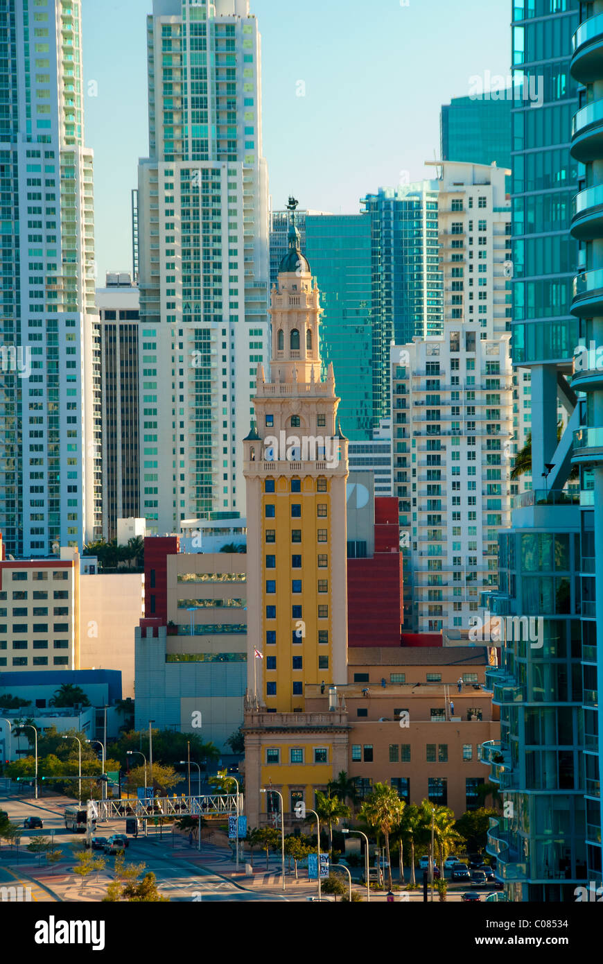 Freedom Tower (1925), Denkmal des kubanischen Einwanderung in die USA, Design inspiriert von Spanien die Giralda Turm, in Miami, Florida, USA Stockfoto