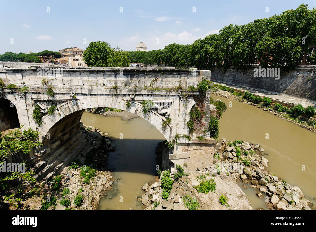 Ponte Rotto, Pons Aemilius, zerstörte Brücke über den Tiber, die älteste Steinbrücke Roms, Rom, Italien, Europa Stockfoto