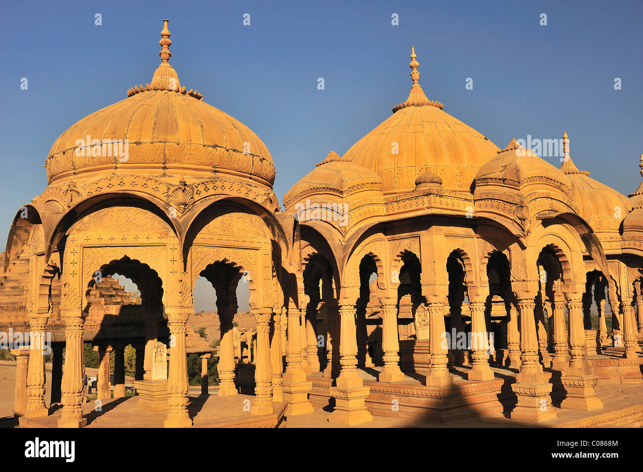 Ehrenmale, Gräber der Herrscher von Jaisalmer, Jaisalmer, Rajasthan, Indien, Asien Stockfoto
