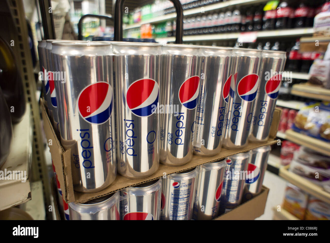 Diät-Pepsi in neue skinny Dosen ist in einem Supermarkt in New York gesehen. Stockfoto