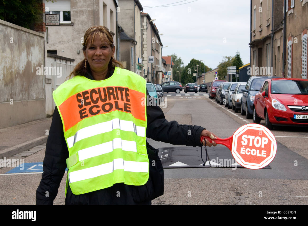 Weibliche Kreuzung Wache in Toul, Frankreich. Stockfoto