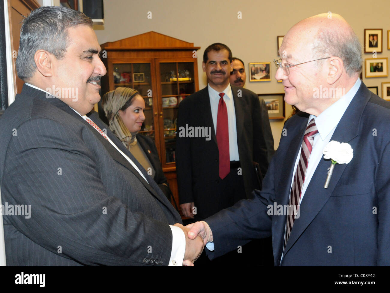 Seine Exzellenz Scheich Khalid Bin Ahmed Al Khalifa Minister Fur Auswartige Angelegenheiten Des Konigreichs Bahrain Trifft Sich Mit Rep Gary Ac Stockfotografie Alamy