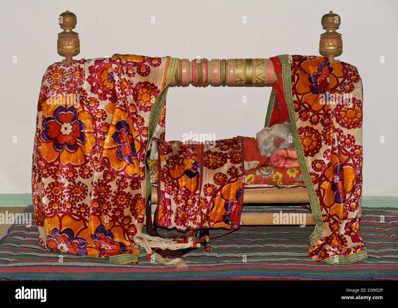 Zentralen asiatischen Stil Kinderbett, Sommerpalast des Emirs, Buchara, Usbekistan Stockfoto