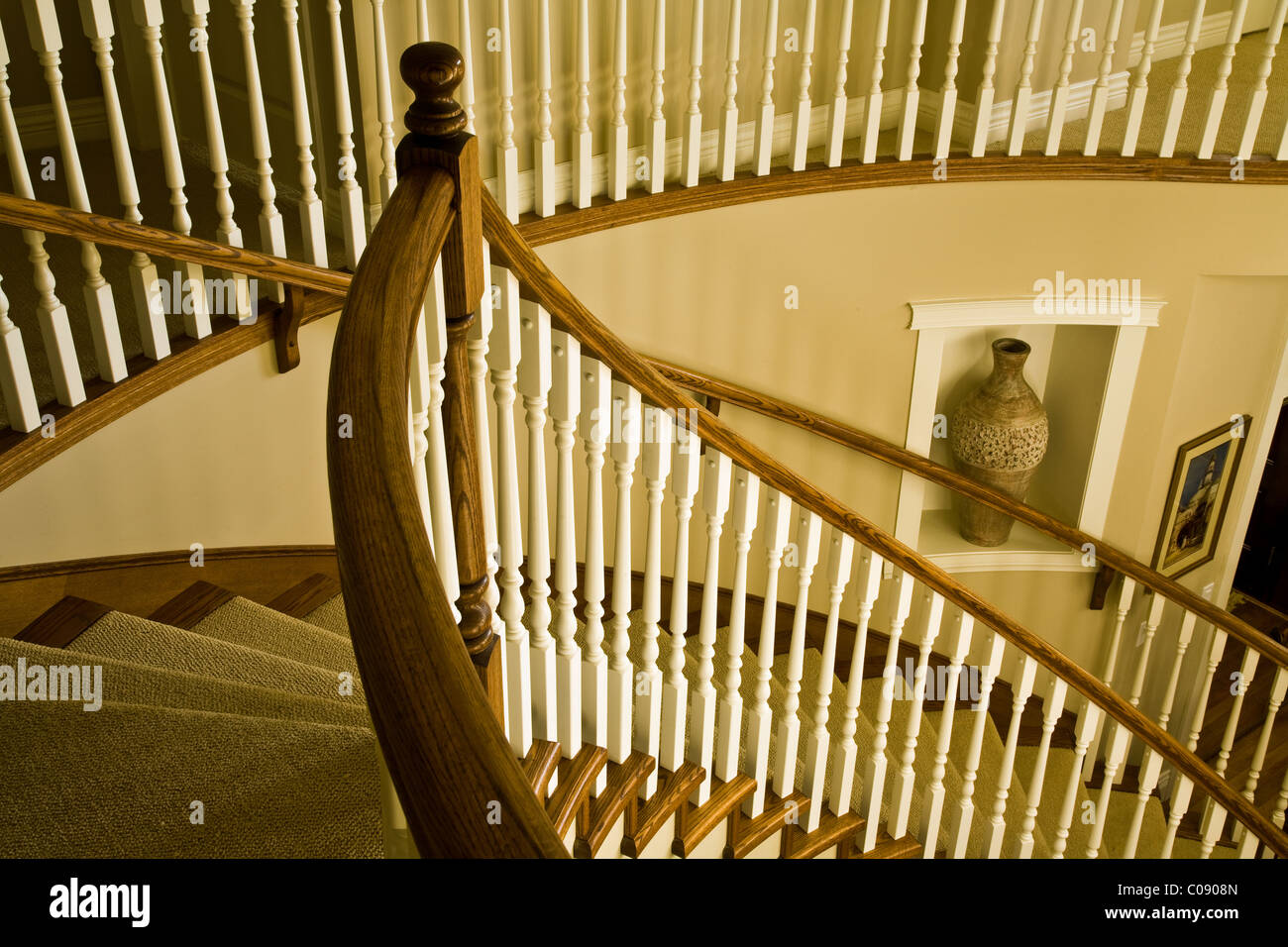 Abstraktes Bild einer geschwungenen Treppe Wohn- Stockfoto