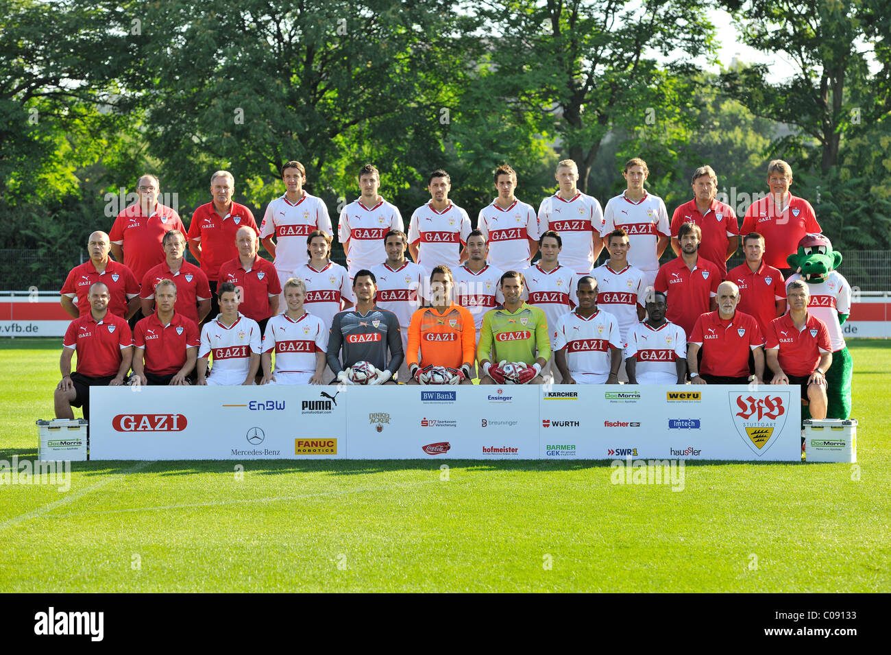 VfB Stuttgart-Fußball-Nationalmannschaft, Bundesliga Fußball Bundesliga 1. Division, Fußball-Saison 2010 / 11, von links nach rechts, hinten, Stockfoto