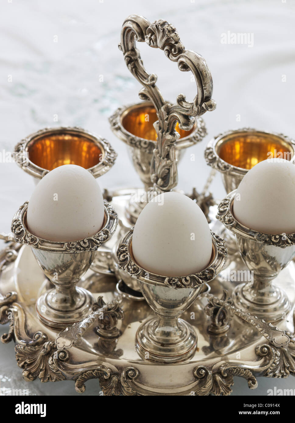 Antik Silber Eierbecher in einem anspruchsvollen Umfeld Stockfotografie