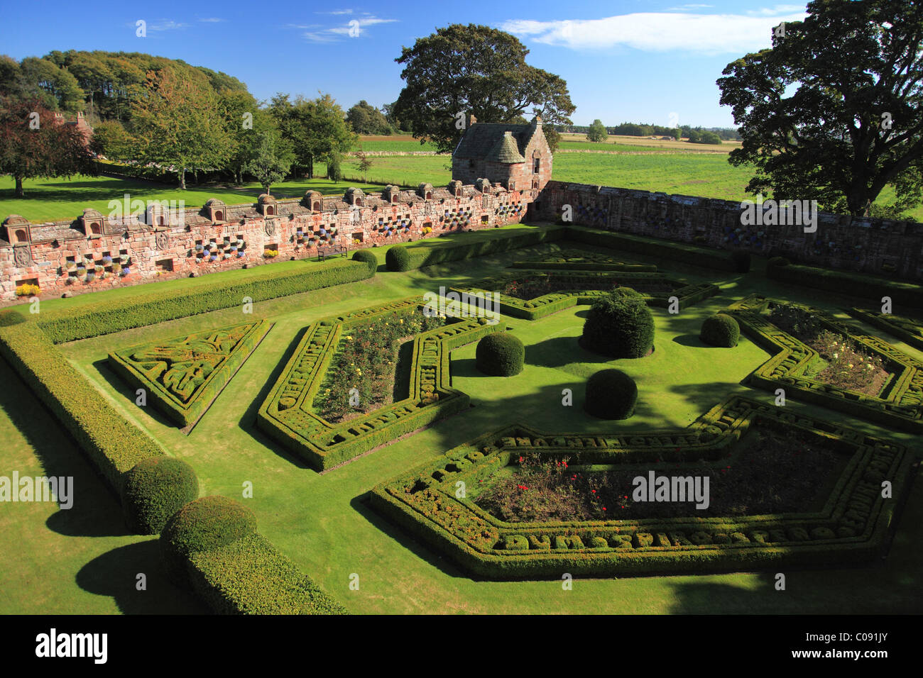 Blick vom Turmhaus der großen ummauerten Garten von Edzell Castle, Angus, Schottland, gebaut im Jahre 1604 von David Lindsay Stockfoto