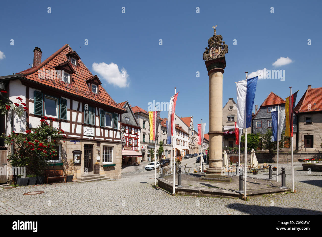 Melchior-Otto-Platz mit einer Spalte von Ehre, Kronach, Oberfranken, Franken, Bayern, Deutschland, Europa Stockfoto