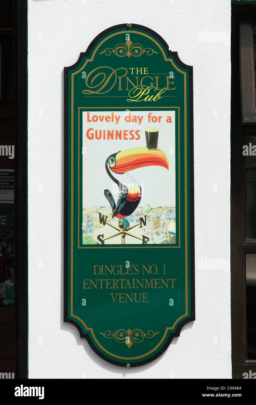 Guinness zu unterzeichnen, die Kneipe Dingle, Dingle, County Kerry, Irland, britische Inseln, Europa Stockfoto