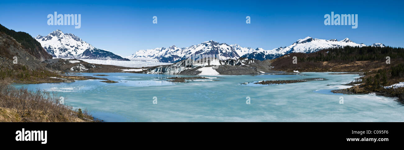 Panorama von Sheridan Gletscher in den Chugach Mountains des Copper River Delta Yunan Alaskas, Frühling Stockfoto