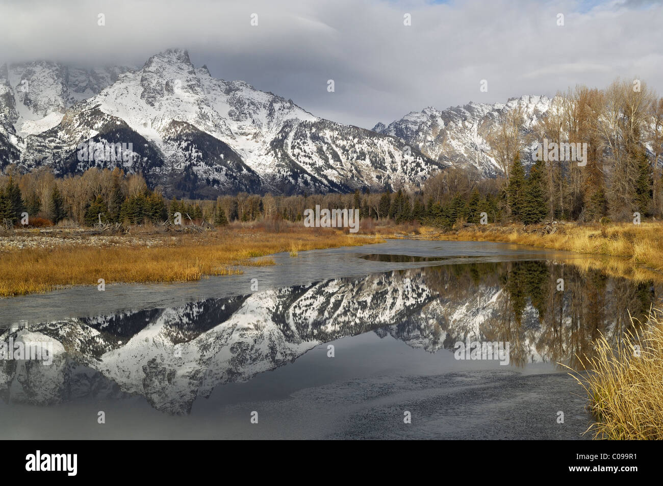 Morgen Reflexion in den Rocky Mountains Stockfoto