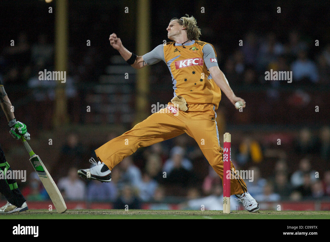 Australische Bowler Nathan Bracken in Aktion während der Twenty20 International zwischen Australien und Neuseeland Stockfoto