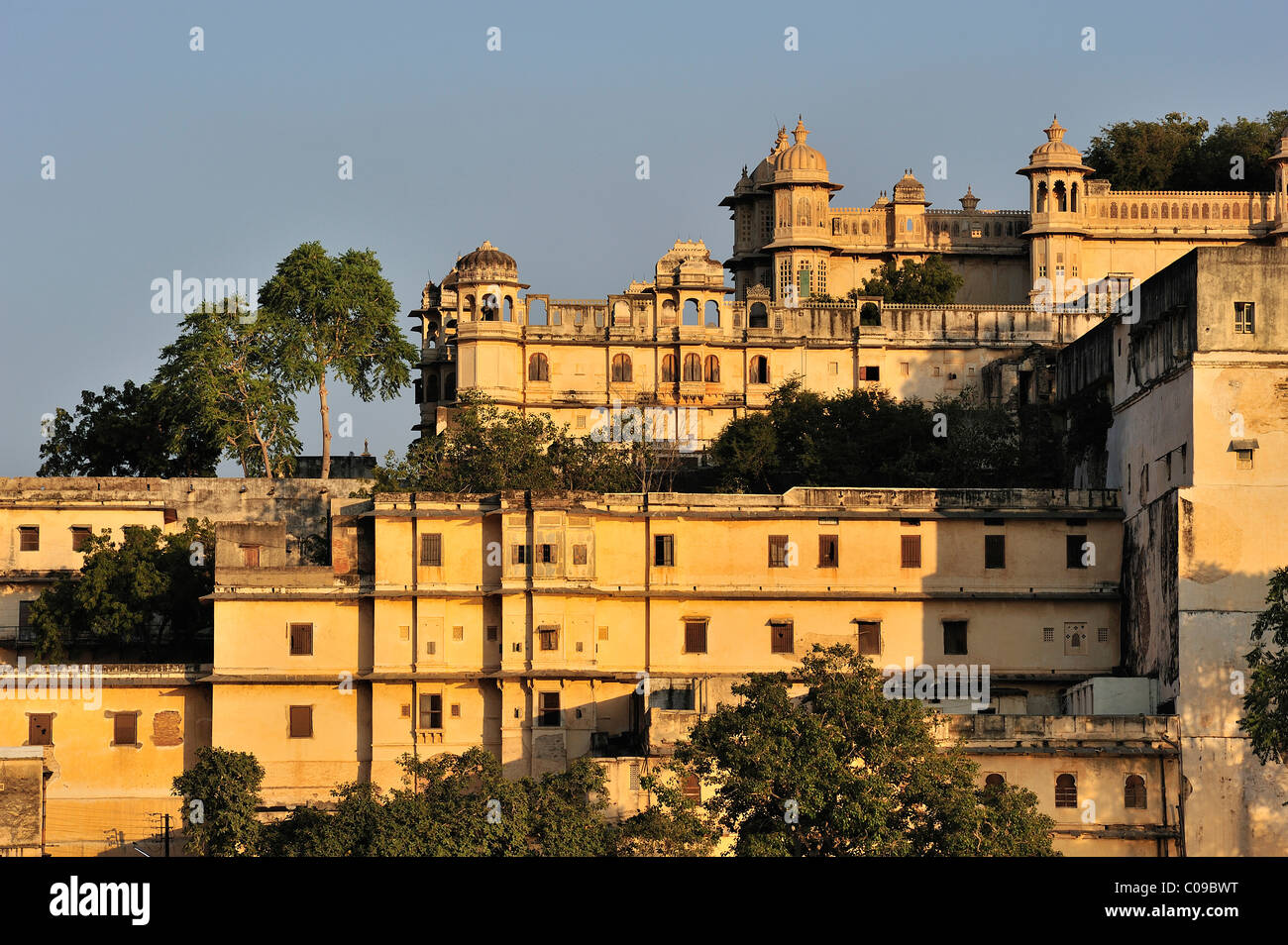 Teilansicht der Stadt Palast von Udaipur, Rajasthan, Indien, Asien Stockfoto