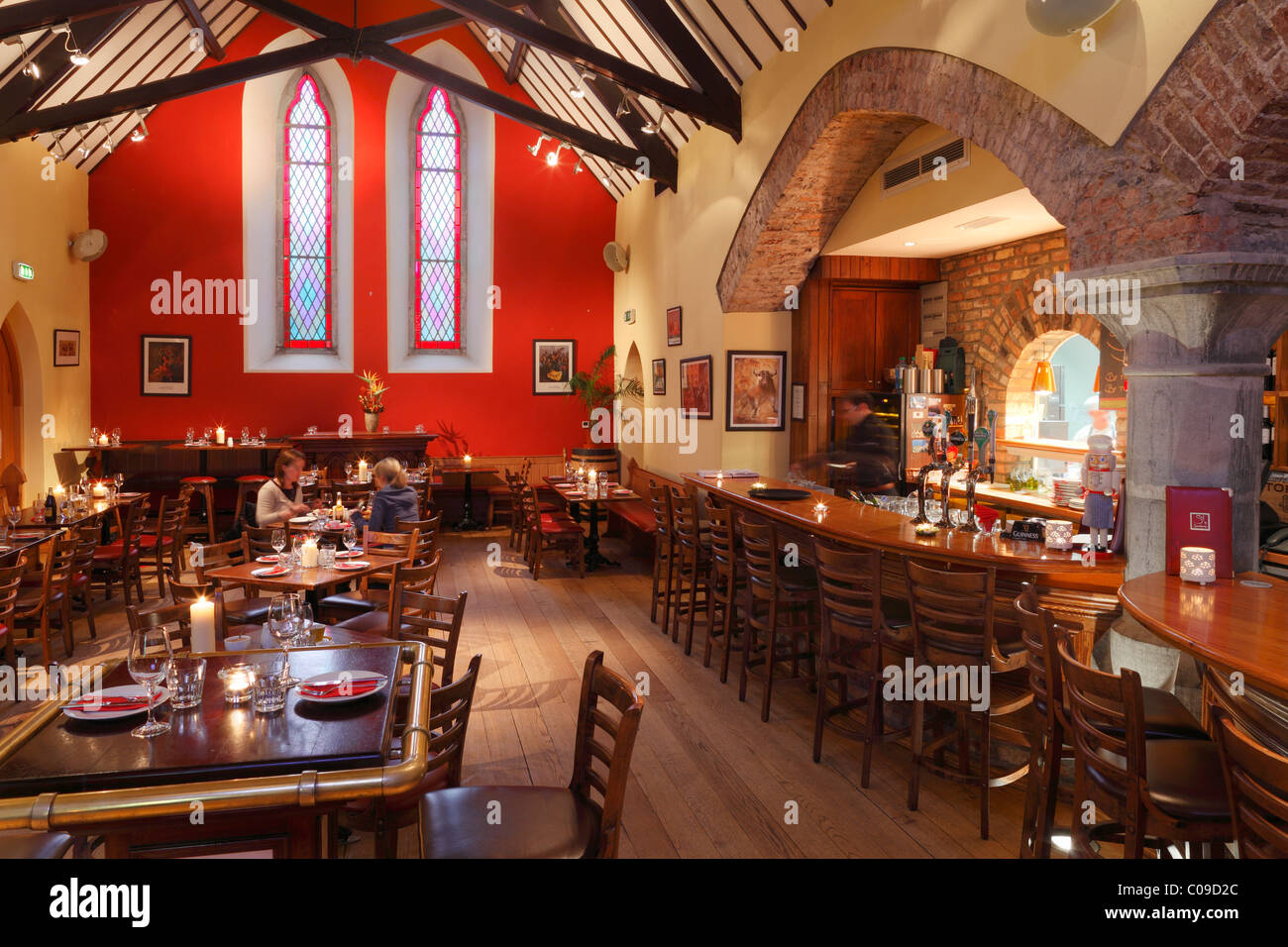 Sol y Sombra Restaurant in einer ehemaligen Kirche, Killorglin, Ring of Kerry, County Kerry, Irland, britische Inseln, Europa Stockfoto