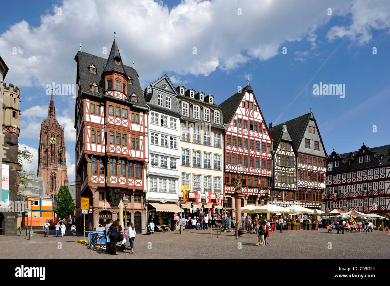 Frankfurter Dom St. Bartholomäus Kathedrale oder Fachwerkhäuser am Roemerberg-Platz, Frankfurt Am Main, Hessen Stockfoto