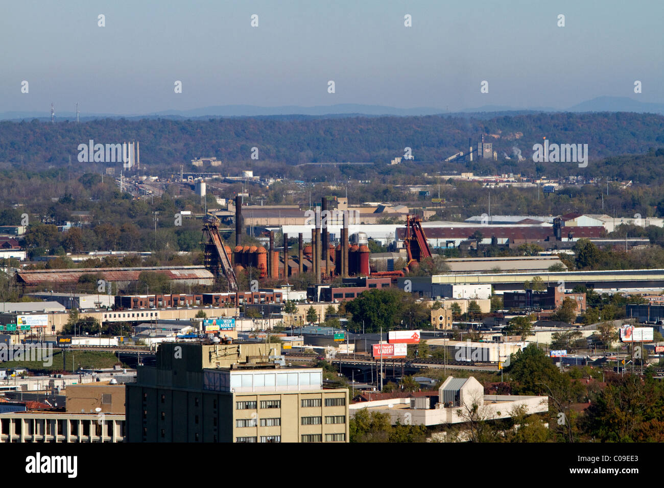 Blick auf die Stadt Birmingham entnommen Vulcan Park, Alabama, USA. Stockfoto
