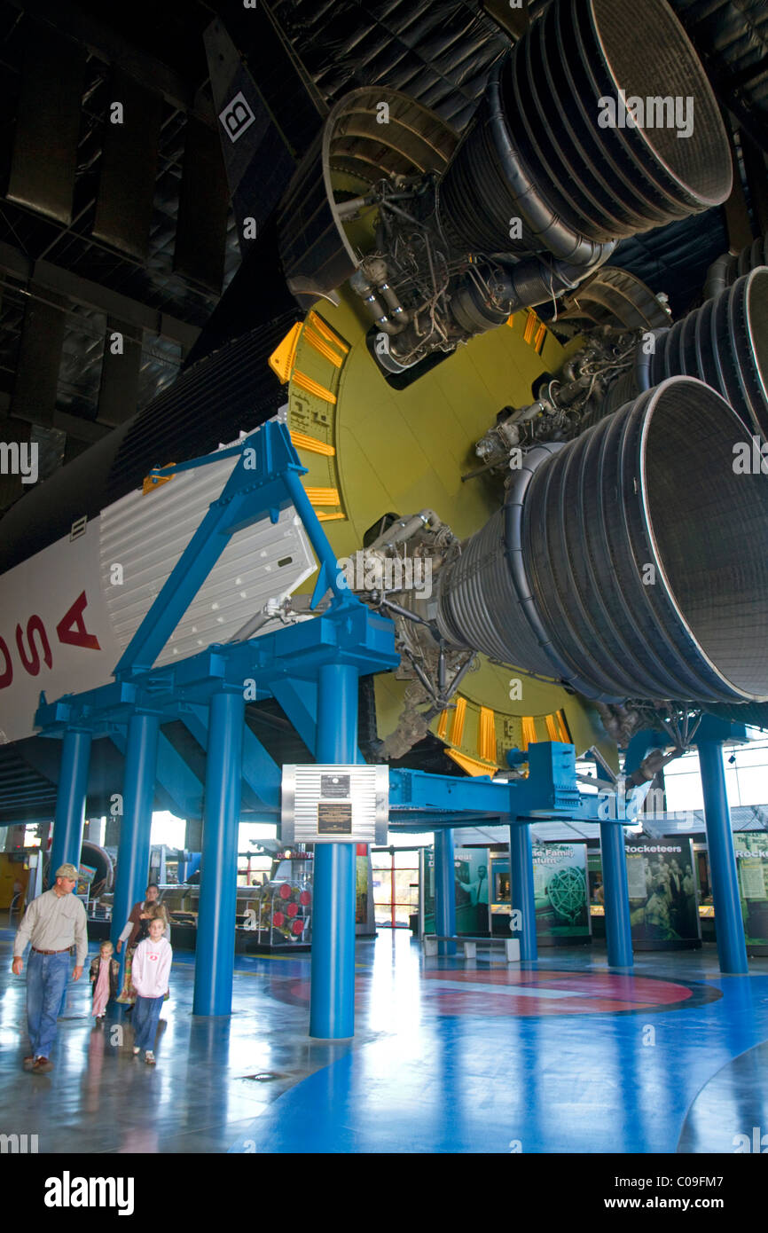 Saturn V am Davidson Center for Space Exploration im U.S. Space and Rocket Center befindet sich in Huntsville, Alabama, USA. Stockfoto