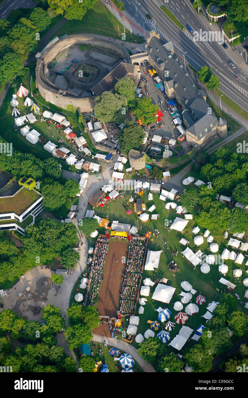 Luftaufnahme, historischer Markt mit Turnieren im Schloss Park von Schloss Broich, Mülheim an der Ruhr, Region Ruhrgebiet Stockfoto