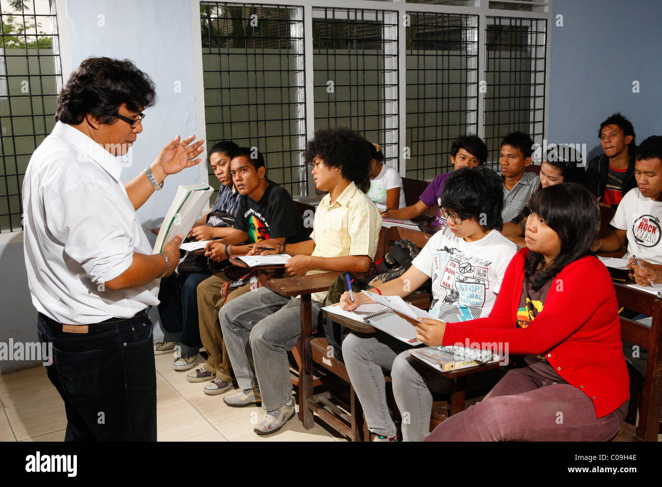 Studenten in einem Vortrag Dr. Nommensen University, Medan, Sumatra, Indonesien, Asien Stockfoto