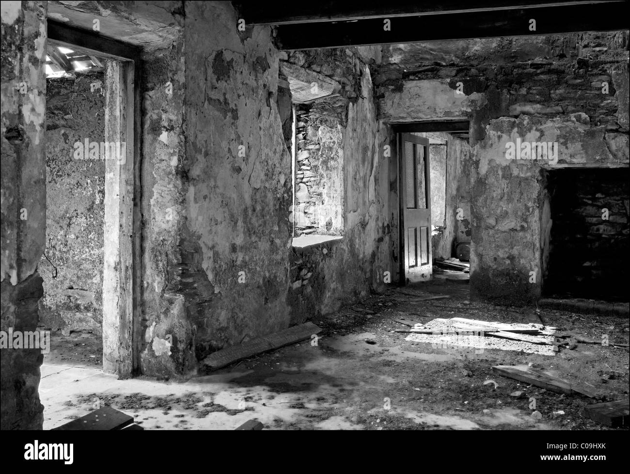 Innenraum eines verlassenen Hauses in County Kerry, Irland Stockfoto