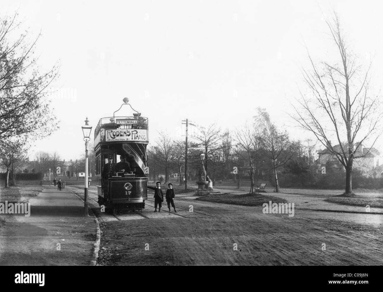 Straßenbahn warten zu Beginn der Reise an Tettenhall Endstation Wolverhampton 1918 Stockfoto