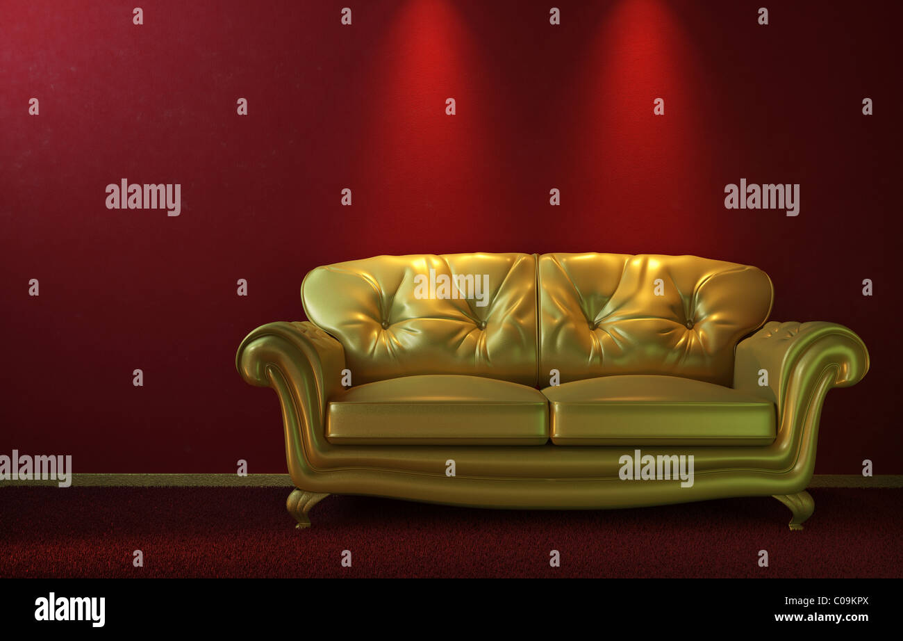 Interior Design der glamourösen golden Couch auf einer roten Wand mit textfreiraum an der Spitze Stockfoto