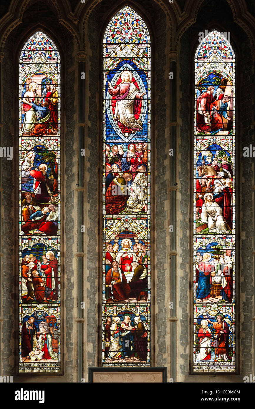 Kirchlichen Glasfenster im Chor, St. Cainnech Cathedral oder St. Canice Kathedrale, Kilkenny, Grafschaft Kilkenny, Irland Stockfoto