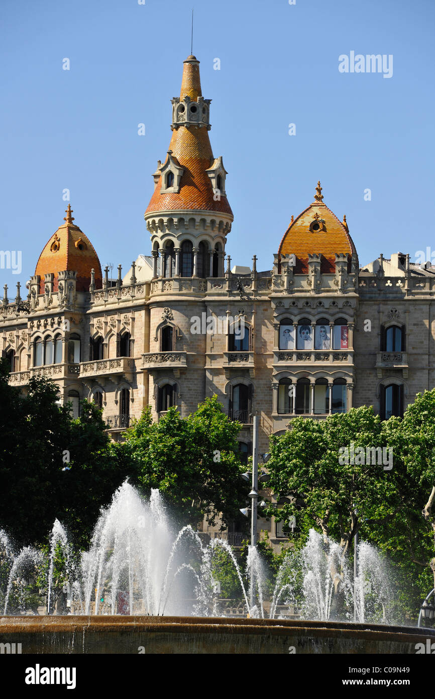 Brunnen, Teatre Tivoli Theater und Hotel Barcelona, Plaça de Catalunya Catalonia Square, Barcelona, Katalonien, Spanien, Europa Stockfoto