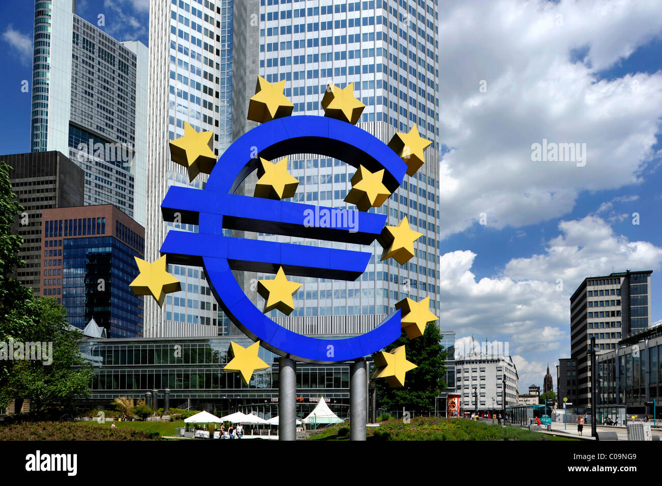 Euro-Zeichen, Commerzbank Tower, Europäische Zentralbank, EZB, Willy-Brandt-Platz Platz, Bankenviertel, Frankfurt Am Main Stockfoto