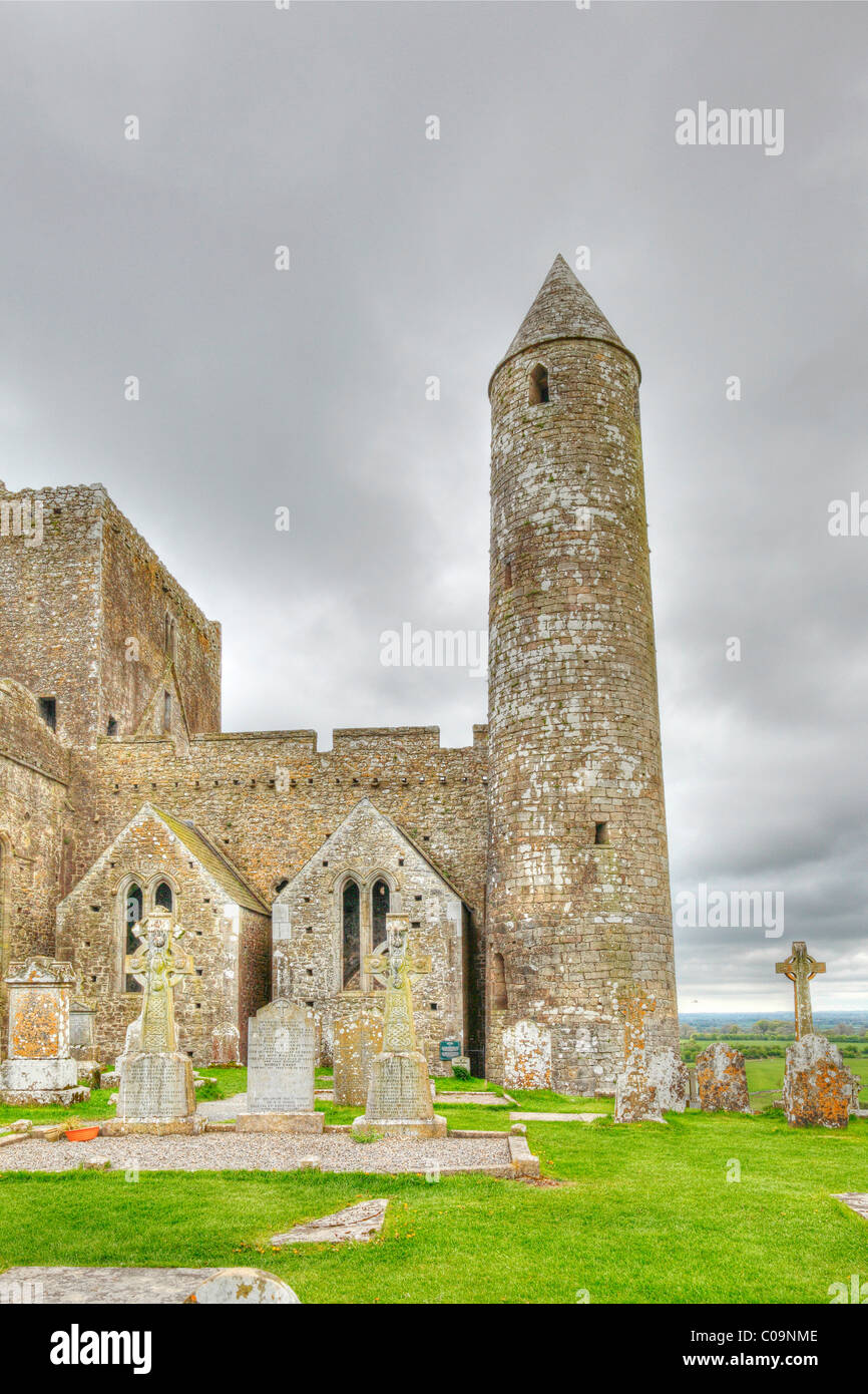 Rundturm, Kathedrale und Friedhof, Rock of Cashel, County Tipperary, Irland, britische Inseln, Europa Stockfoto