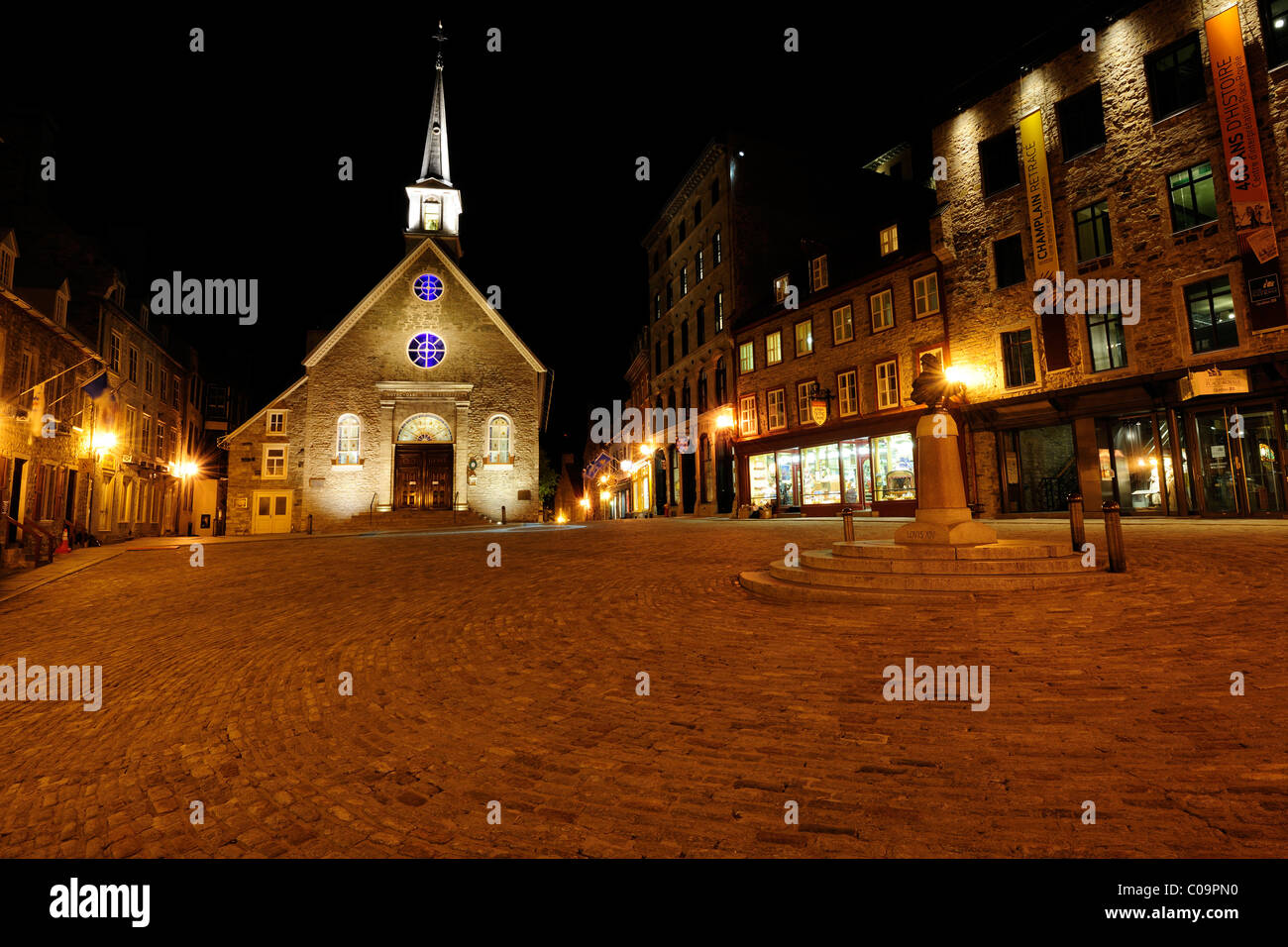 Hotel Royal Square und die Kirche Eglise Notre-Dame-des-Victoires, Quebec Stadt, Quebec, Kanada Stockfoto