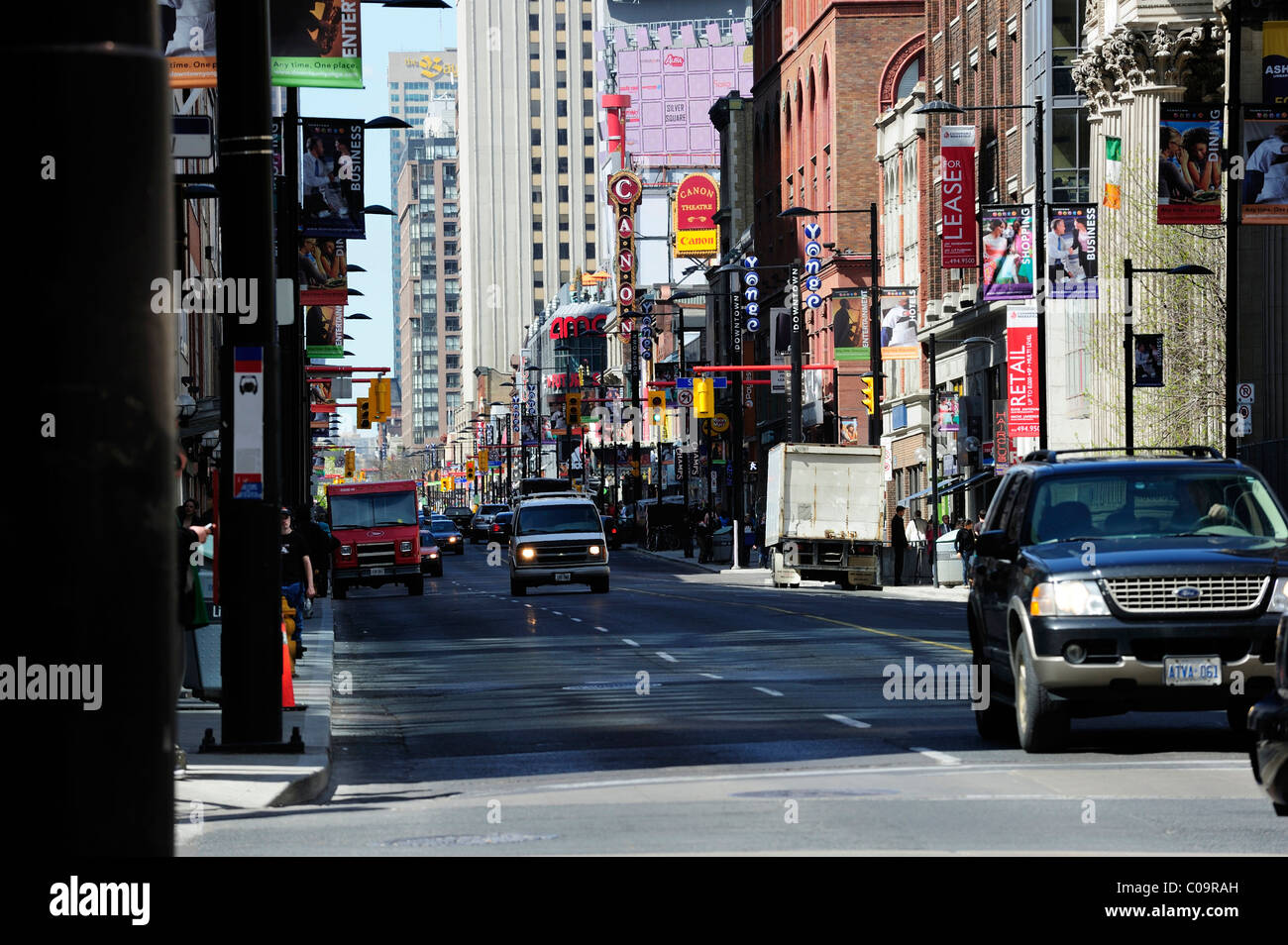 Yonge Street, der belebtesten Straße in der Innenstadt von Toronto, Ontario, Kanada Stockfoto