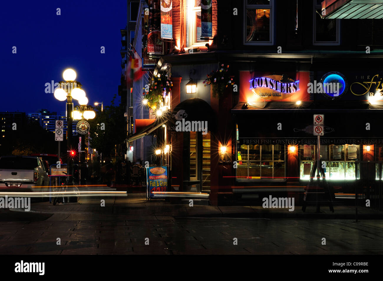 Nachtleben auf den Straßen der kanadischen Hauptstadt Ottawa, Ontario, Kanada Stockfoto