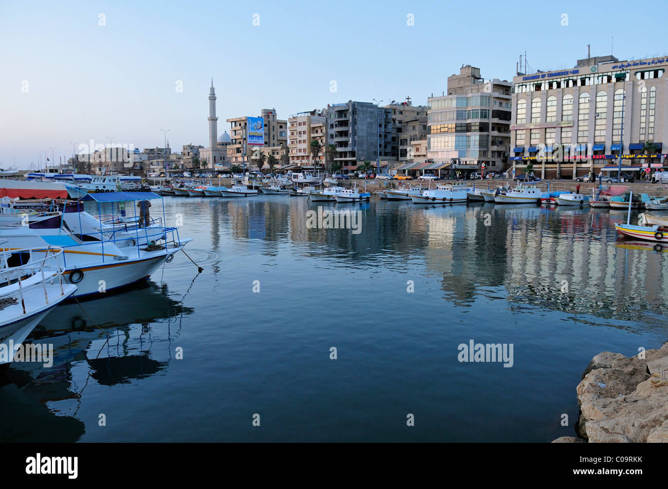 Hafen Sie-Blick auf die Kreuzritter Stadt Tartus, Tartus, Syrien, Naher Osten, West-Asien Stockfoto
