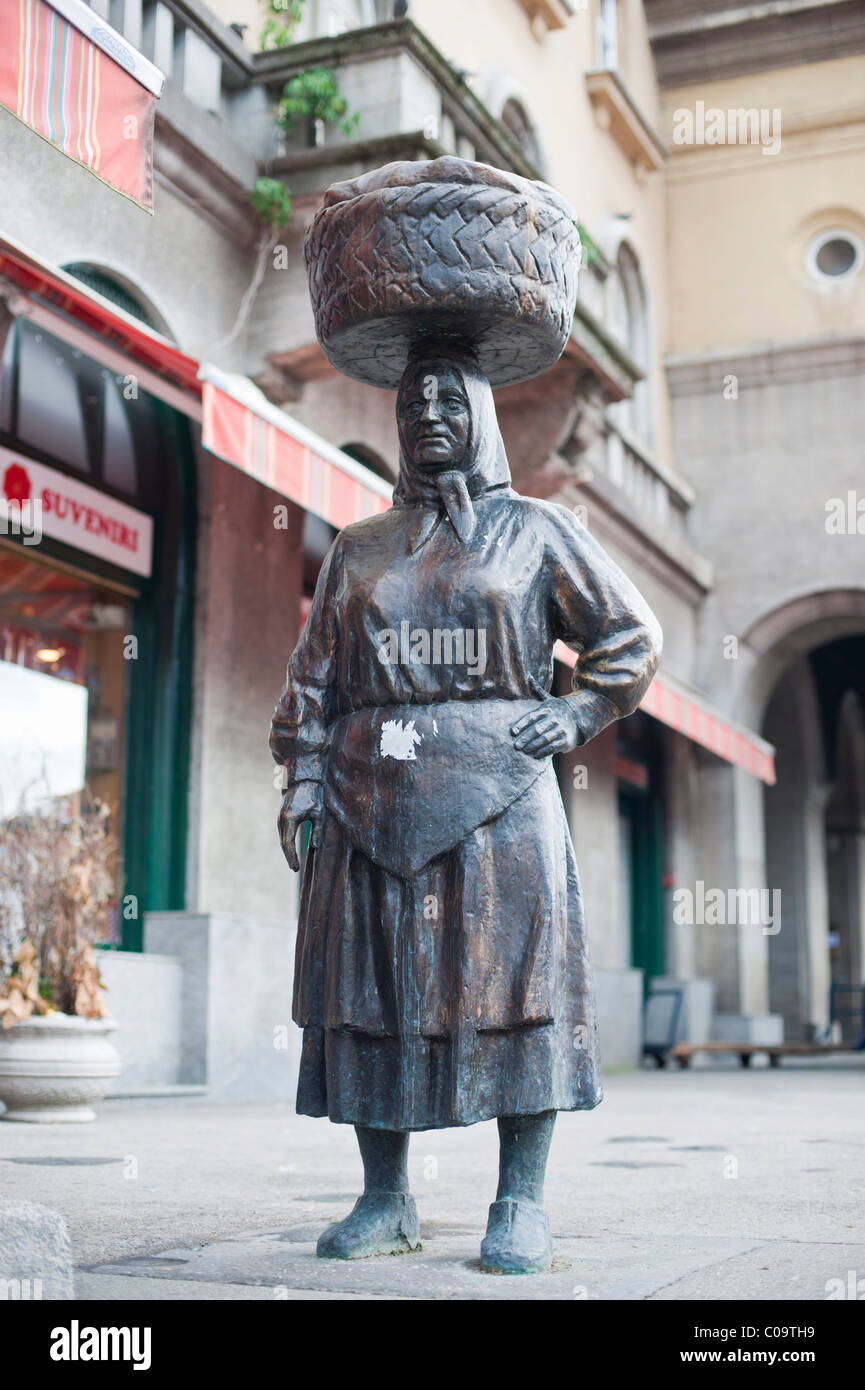 Statue einer Frau am Dolac, Marktplatz, Zagreb, Kroatien, Europa Stockfoto