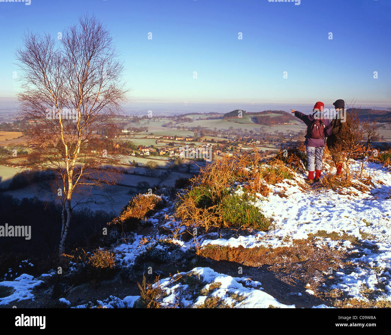 Winter-Blick über die Cheshire Ebene von Maiden Castle Hill Fort, Bickerton Hill, Cheshire, England, UK Stockfoto