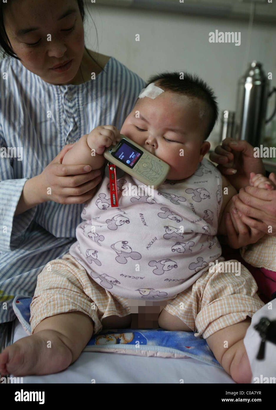 Gewicht Sorgen Fur Ubergewichtige Baby Wiegt Dieses Grossen Baby Eine Enorme 19 Kilogramm 42 Pfund Liu Yuqing War Nur 2 5 Stockfotografie Alamy