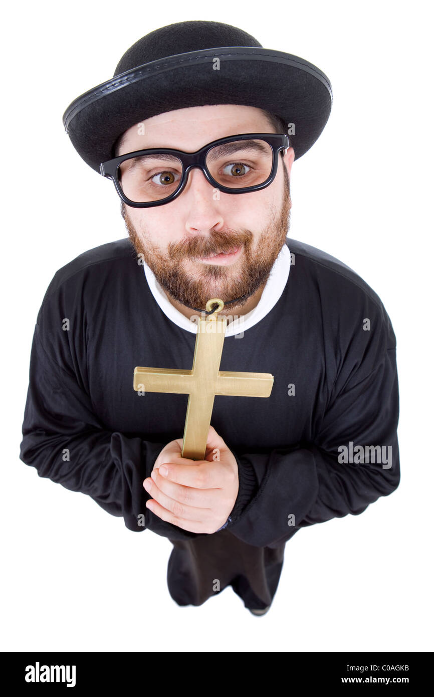 junger Mann verkleidet sich als Priester, isoliert auf weiss Stockfoto